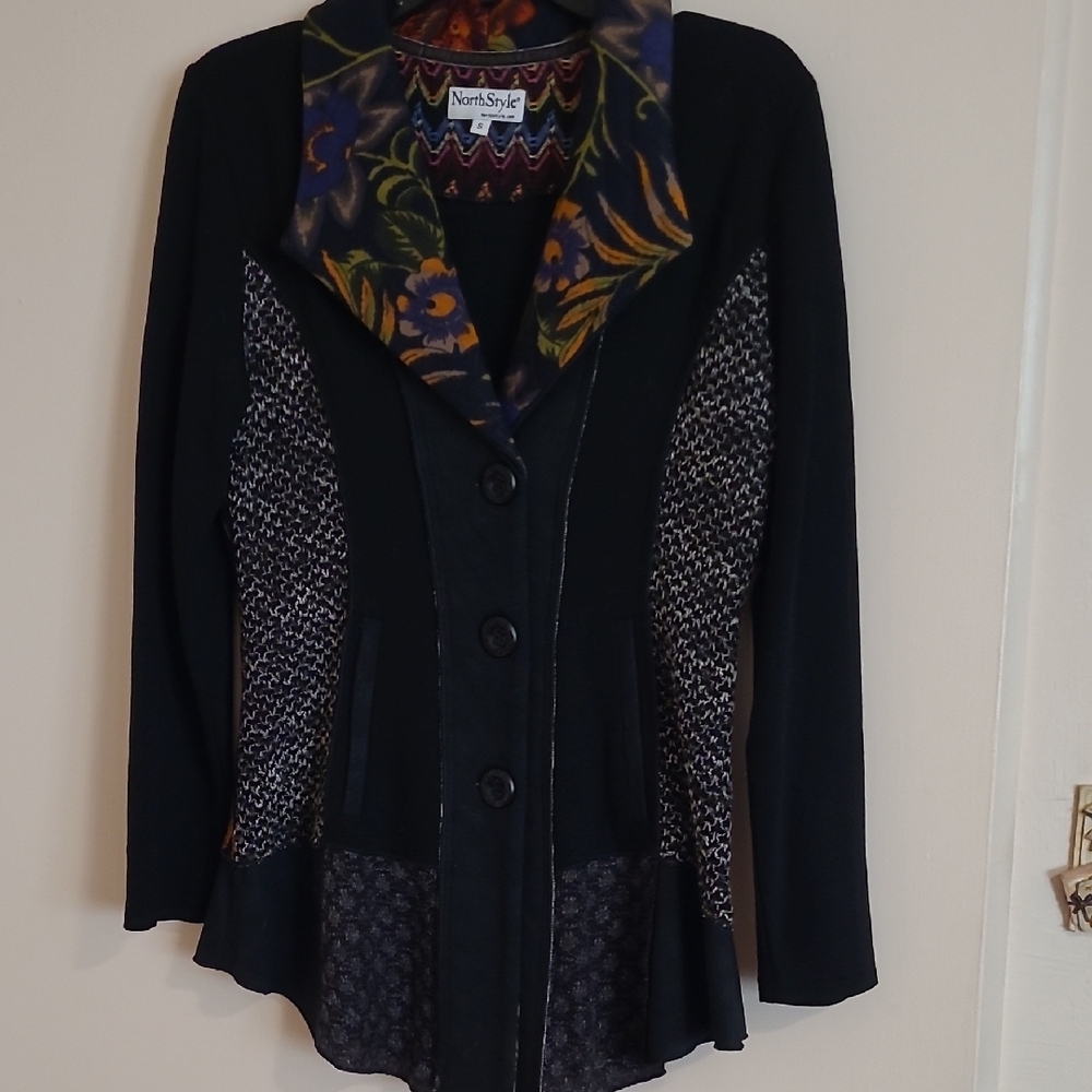 NorthStyle Women's Black Jacket with Patterned Collar